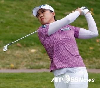 양희영, 태국 둘째날 7타 줄여 선두권 도약…타이틀 방어 시동 [LPGA]