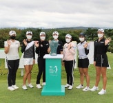 팬들에게 인사하는 여자골프 선수들 [KLPGA 하나금융그룹 챔피언십]