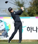 실수 줄인 이태훈, 하나은행 인비테이셔널 우승…KPGA 통산 3승
