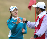 버디 세리머니 하는 이가영 프로 [메이저 KLPGA 챔피언십]