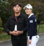 연인 오지현 프로를 응원하는 김시우 [KLPGA]