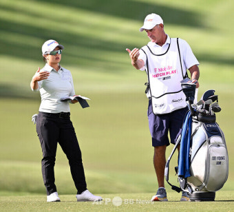 김세영, 어려워진 둘째날 공동 선두…안나린 55계단 도약한 9위 [LPGA T-모바일]