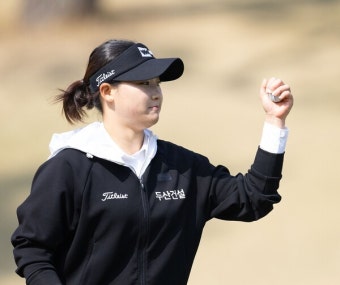 '7연속 버디' 김민솔, 국내 개막전 첫날 '64타'…42년만에 코스레코드 경신 [KLPGA]