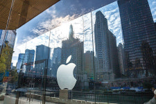 애플 매장의 진화, 스토어(Store)에서 지역 광장 스퀘어(Square)로