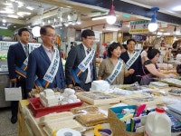 [아유경제_행정] 이관수 강남구의회 의장, 추석 맞이 은마상가 방문 인사