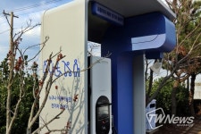 국내 최초 교통약자 배려 전기차충전기, 충전복지를 말하다