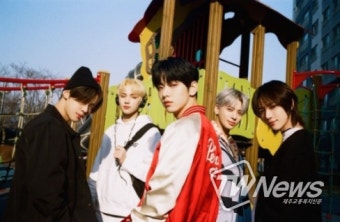 투모로우바이투게더, 정규 2집 오리콘 일간 앨범 차트 1위