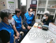 은평구 녹번동, 저소득 홀몸 어르신 위한 찾아가는 생신 잔치 전달식 개최