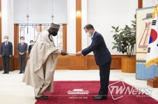 문재인 대통령, 주한대사 신임장 제정식