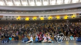2021 한국문화제 공연 아이씨유, 카자흐스탄 현지 K팝 무대