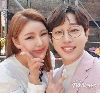 안성훈, 송가인과 다정한 컷 