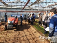 제주도 동부농업기술센터 키위 심토파쇄기 시연회 개최