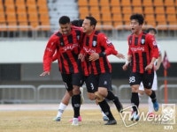창원, 김해와의 ‘불모산 더비’서 2-0 승리