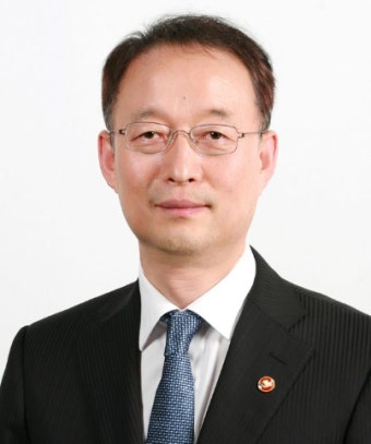 ‘산업부 블랙리스트 의혹’…검찰, 백운규 전 장관 구속영장 청구