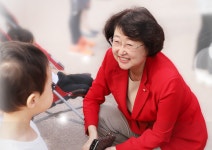 김승희, 정치자금법 위반 의혹 속 자진 사퇴