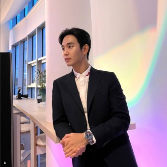 김수현, '별그대' 박지은 작가와 세번째 재회?…'눈물의 여왕' 출연 검토 중
