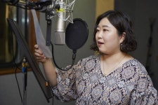 [인터뷰] 4인 4색 성우가 빚어내는 코노스바 한글 더빙의 매력은?