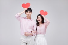 민간자격증 무료수강 ‘한교진’ 부부, 아동 심리상담사, 방과후돌봄교실지도사 등 64종 강의 전액지원 기회를 마련해
