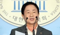 조국 딸 학생부 유출 의혹 수사…유출자 안 나와 중단 송치