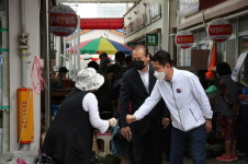 이강덕 포항시장, 흥해 5일장 방문 ‘현장 소통’ 행보