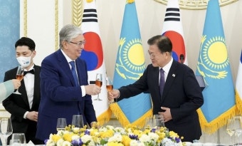 문 대통령, 카자흐 대통령 국빈 만찬 초청…