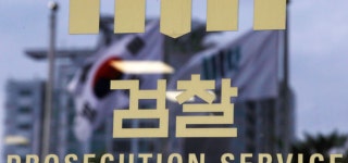 윤우진 스폰서 의혹 사건에 특수부 투입...출국금지 조치도