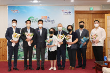 포항시, 지역 고품질 쌀 구매 우수사업체에 감사패 전달
