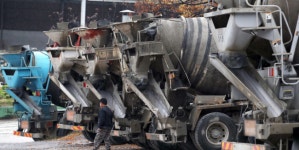 요소수 품귀에 시멘트·레미콘 업계 비상