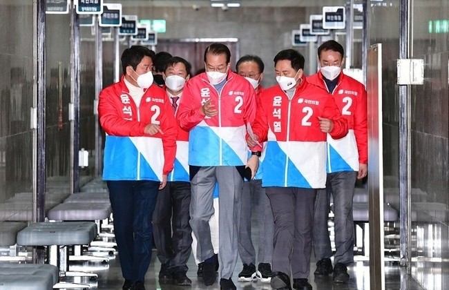 11일까지 단일화 결정할 것...권영세, 김문수에 단일화 압박