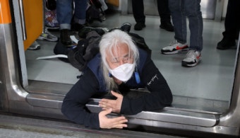 전장연, 내달 2일까지 출근길 지하철 시위 잠정 중단