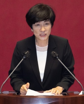 21대 후반기 신임 국회부의장 김영주…헌정사 두 번째 여성 부의장 [프로필]