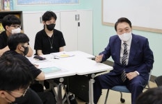 윤 대통령 다문화 학생들 만남서 "나도 국어 못했어요…절대 포기 마세요"