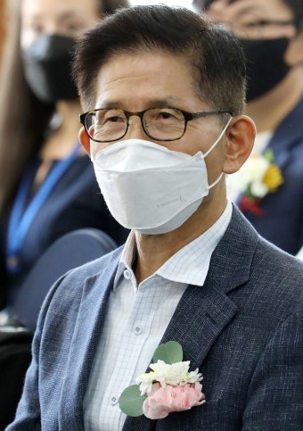 김문수 前 경기지사, 尹 정부 초대 경사노위 위원장 위촉 [프로필]