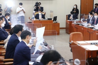 여야, 국정감사 2라운드...감사원 유병호 문자·文 서면조사 공방 예고