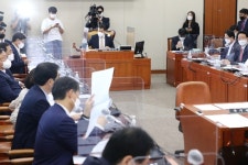 여야, 국정감사 2라운드...감사원 유병호 문자·文 서면조사 공방 예고
