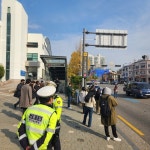 [속보] 전장연 시위 8호선 강동구청역 전철 멈춰