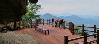 바위속 샘물 전설이 살아 숨쉬는 성주봉휴양림으로 오세요