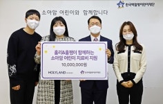 뷰티 유튜버 홀리, 홀팸과 함께한 홀리마켓 수익금 전액기부