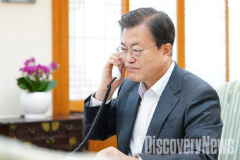 문재인 대통령, 윤 당선인과 통화… 