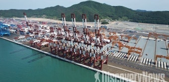 해양수산부, 국내 첫 '자동 안벽크레인' 갖춘 부산항 신항 6부두 17일 개장