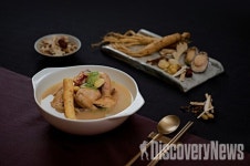 롯데호텔 서울의 프리미엄 밀키트 토종 한방 삼계탕 .. 4년근 인삼