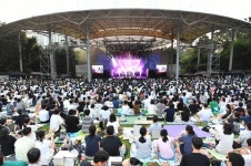 [포토] 신상진 성남시장, 2023 파크콘서트 시민과 함께 관람