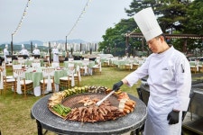워커힐 호텔앤리조트, 봄밤 야외 다이닝 프로모션  피자힐 와인 나이트•명월관 가든 BBQ 선봬