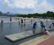 여의도 물빛광장, 가족 나들이 위한 다양한 공간 제공