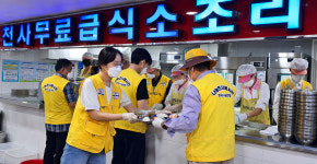 한국나눔연맹 천사무료급식소, 초고령 사회 ‘노인 영양 공백’ 메운다