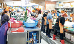 밥퍼나눔본부에 양파 1천500kg 기증