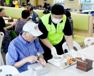 농협하나로유통, 노인의 날 맞아 경로식당 급식봉사