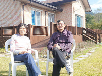 <농장탐방>`산마을농장’ 변강섭·김찬희 부부