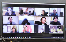 “화면이지만…직접 보니 통하네”