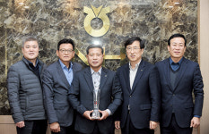 수원화성오산축협, 상호금융예수금 2조원 달성탑 수여 받아